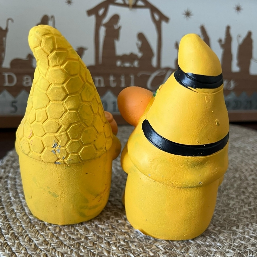 Set of 2 Decorative Bee Gnome Figurines, Resin Ornaments for Garden/Home. - Picture 4 of 4